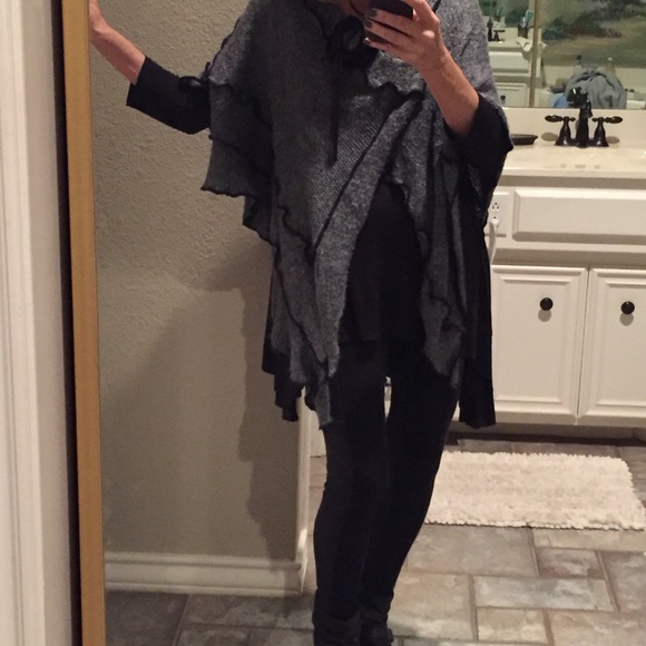 Poncho - Picture 3 of 3